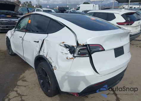 2021 Tesla Model Y Long Range Dual Motor All-Wheel Drive z USA, uszkodzony, nr VIN 5YJYGDEE6MF231468